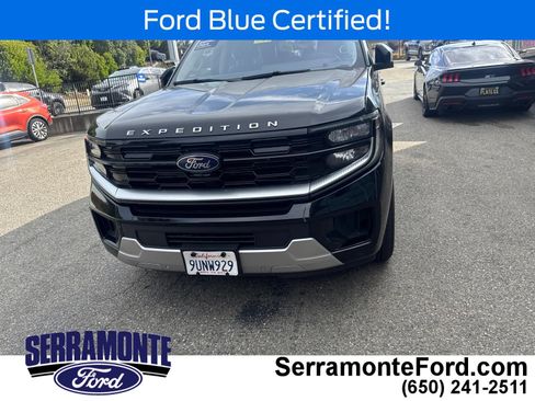 Used 2025 Ford Expedition Platinum AWD/4WD image 2