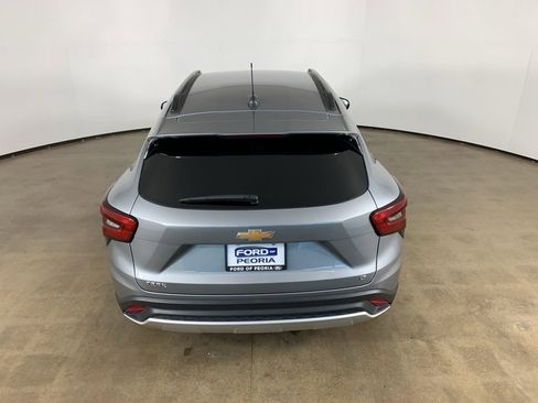 Used 2025 Chevrolet Trax LT image 11