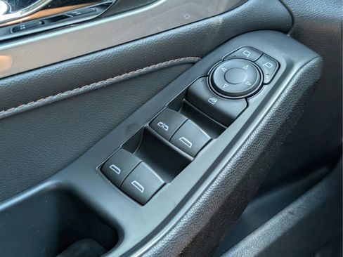 Used 2021 Chevrolet Traverse RS FWD image 21