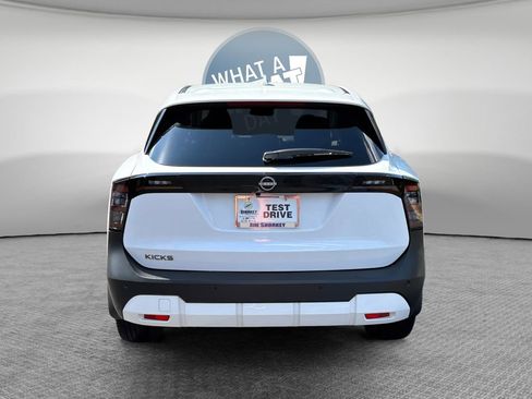 Used 2025 Nissan Kicks SV FWD image 5