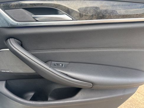 Used 2018 BMW M550i xDrive image 21