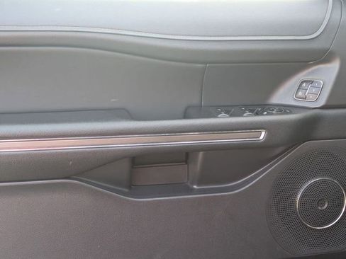 Used 2024 Ford Expedition XLT image 11