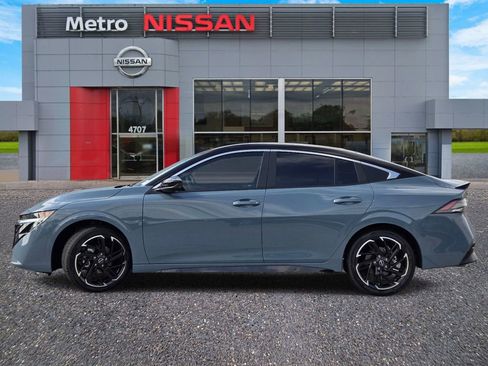 New 2026 Nissan Sentra SR w/ SR Premium Package FWD image 3