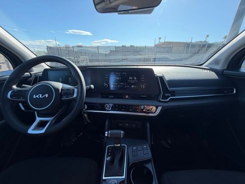 Used 2025 Kia Sportage LX image 32