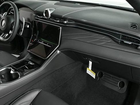 New 2025 Maserati Grecale Modena image 27