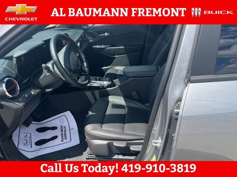 Used 2025 Chevrolet Trax RS w/ Driver Confidence Package FWD image 9