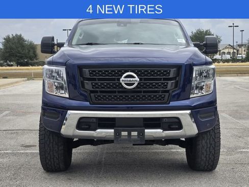 Used 2021 Nissan Titan SV w/ SV Convenience Package image 2