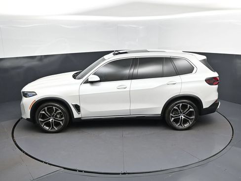 Used 2025 BMW X5 sDrive40i w/ Climate Comfort Package RWD image 32