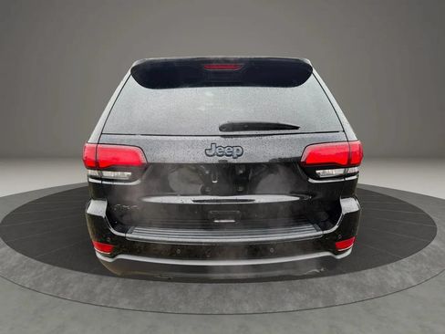 Used 2019 Jeep Grand Cherokee Laredo AWD/4WD image 6