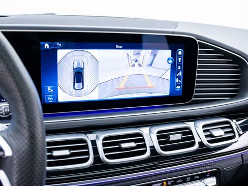 Used 2024 Mercedes-Benz GLS 450 4MATIC image 28