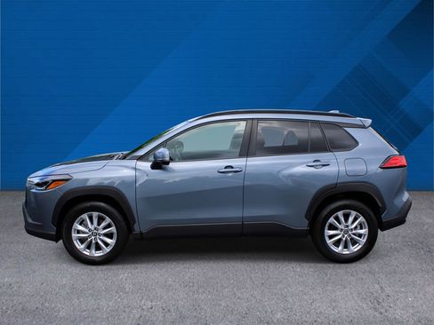 Used 2023 Toyota Corolla Cross LE w/ Moonroof Package AWD/4WD image 6
