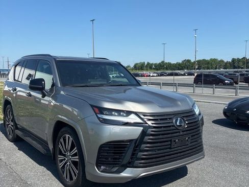 Used 2023 Lexus LX 600 4WD w/ Appearance Package image 9