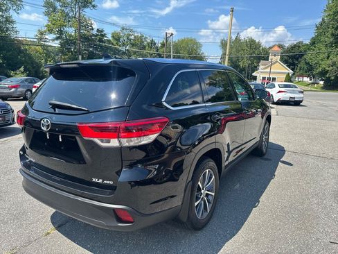 Used 2019 Toyota Highlander XLE AWD/4WD image 8