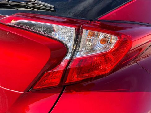 Used 2020 Toyota C-HR XLE FWD image 30