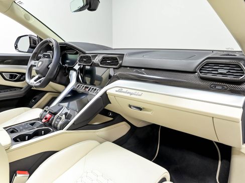 Used 2020 Lamborghini Urus AWD/4WD image 30