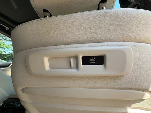 Used 2019 BMW X5 xDrive50i w/ M Sport Package AWD/4WD image 17