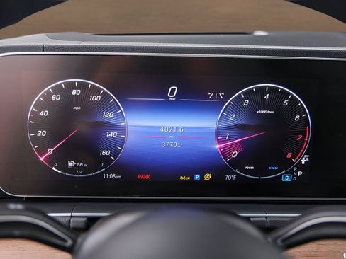 Used 2024 Mercedes-Benz GLS 580 4MATIC image 11