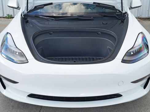 Used 2023 Tesla Model 3 Standard Range image 8