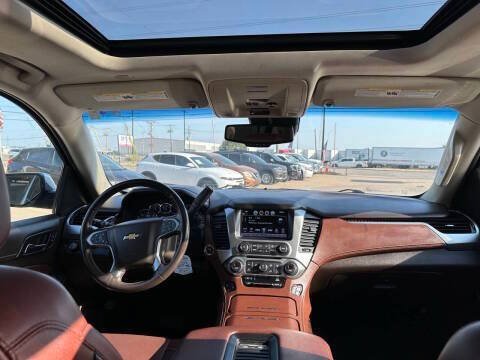 Used 2019 Chevrolet Suburban Premier AWD/4WD image 24
