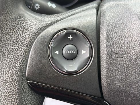 Used 2017 Honda HR-V LX image 29