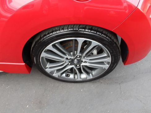 Used 2016 Hyundai Veloster Turbo w/ Option Group 04 FWD image 14