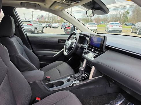 Used 2023 Toyota Corolla Cross LE w/ Moonroof Package image 11