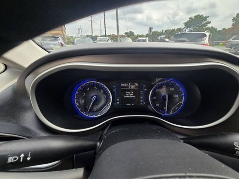 Used 2017 Chrysler Pacifica LX FWD image 48