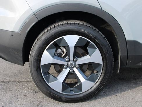 Used 2025 Volvo XC40 B5 Plus image 37