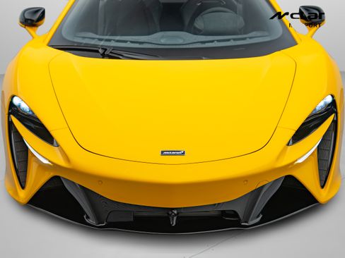 Used 2024 McLaren Artura RWD image 36