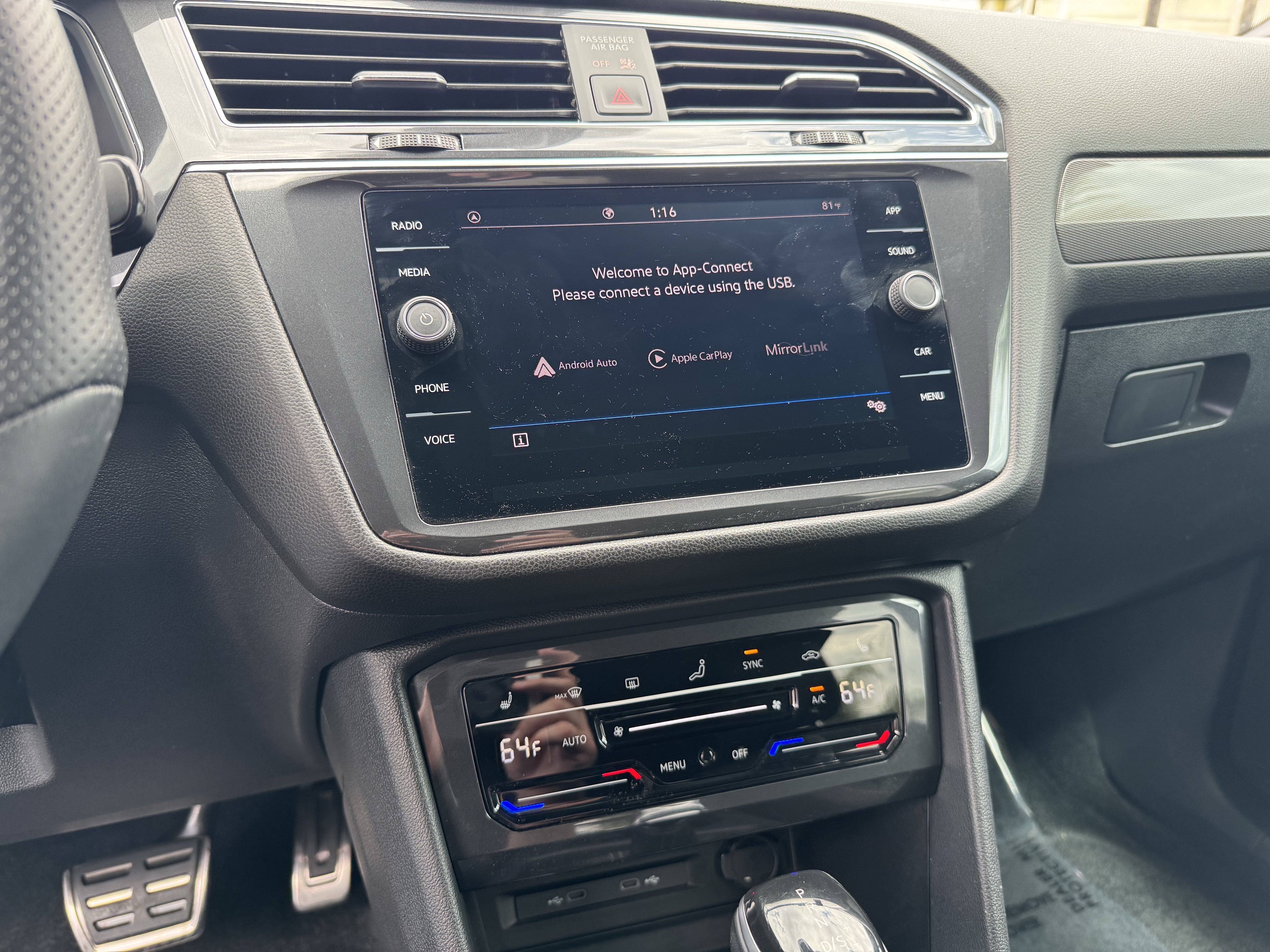 Certified 2023 Volkswagen Tiguan SE R-Line FWD image 23