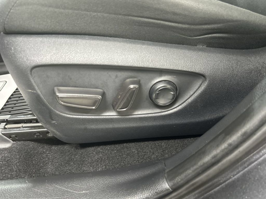 Used 2019 Toyota RAV4 XLE AWD/4WD image 10