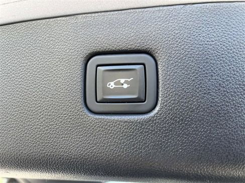 Used 2020 Chevrolet Blazer LT image 13