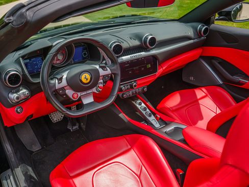 Used 2019 Ferrari Portofino RWD image 64