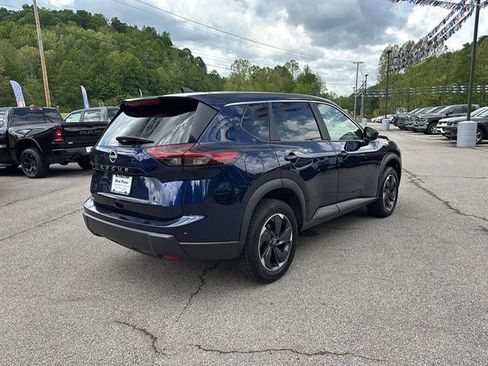 Used 2024 Nissan Rogue SV AWD/4WD image 5