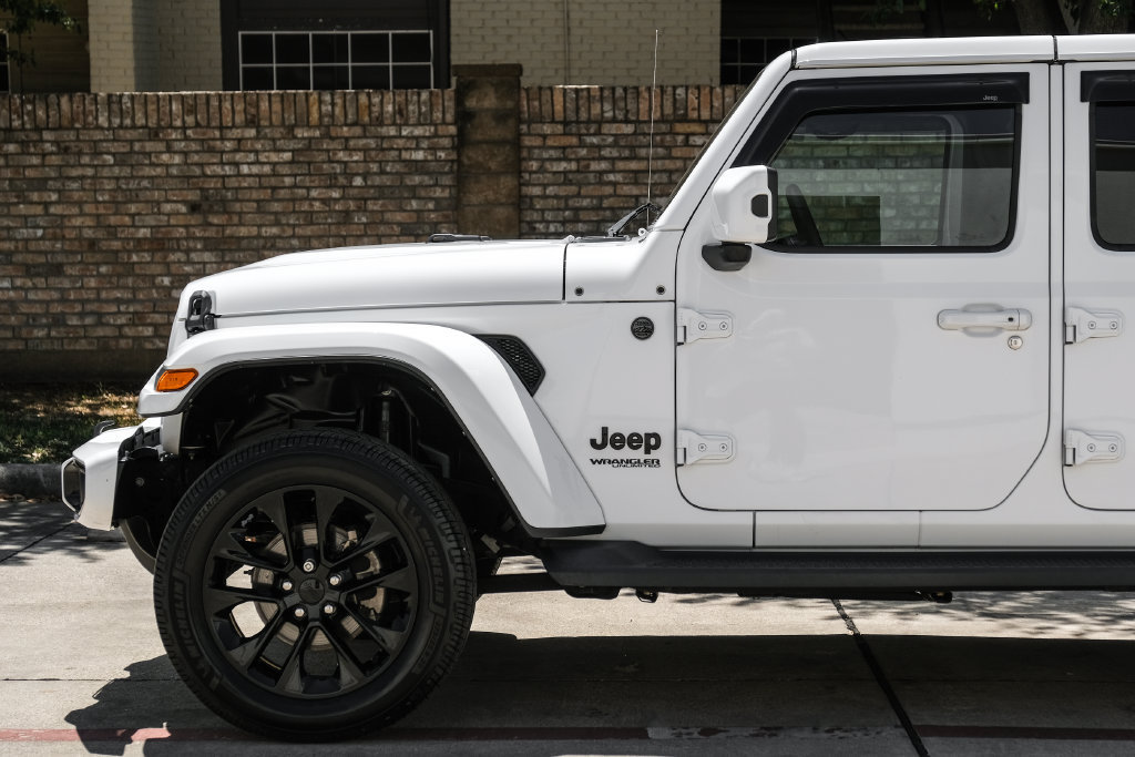 Used 2021 Jeep Wrangler Unlimited Sahara AWD/4WD image 22