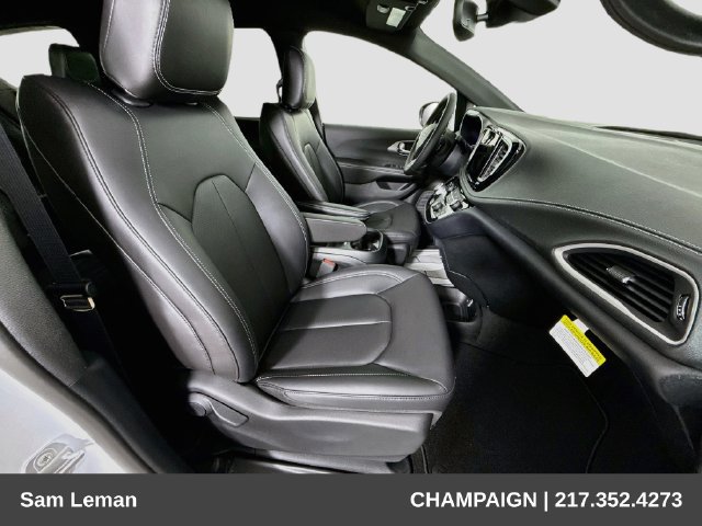 New 2027 Chrysler Pacifica Select FWD image 28