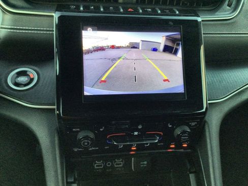 Used 2024 Jeep Grand Cherokee Altitude image 15