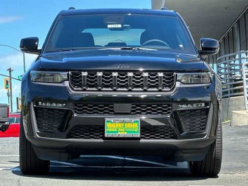 New 2026 Jeep Grand Cherokee Limited w/ Limited Altitude Package AWD/4WD image 6