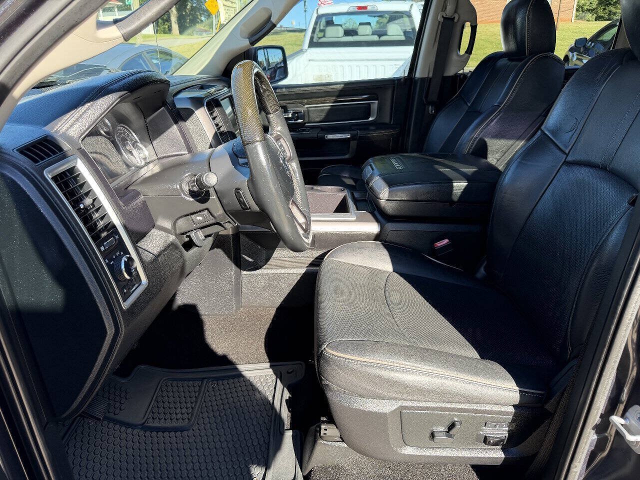 Used 2015 RAM 1500 Limited RWD image 12