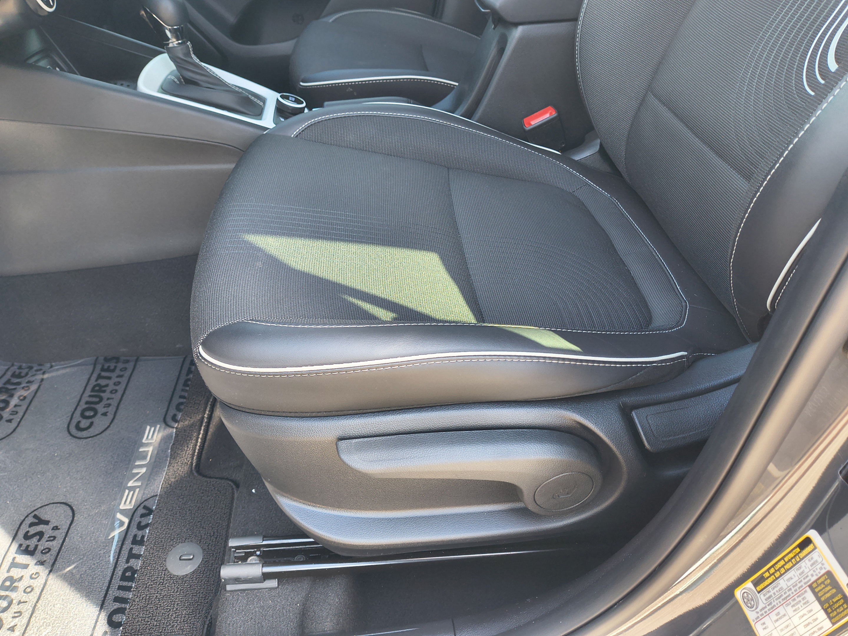 Certified 2024 Hyundai Venue Limited FWD image 19