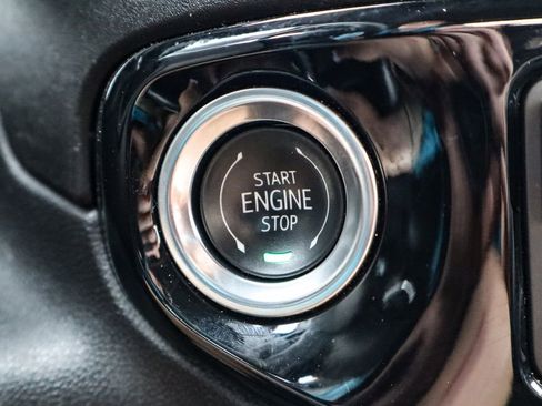 Certified 2025 GMC Sierra 1500 SLT image 21