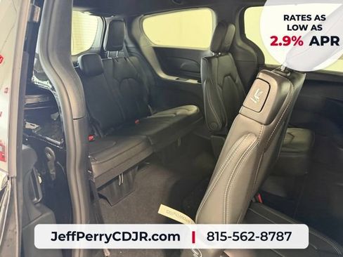 New 2027 Chrysler Pacifica Select AWD/4WD image 24