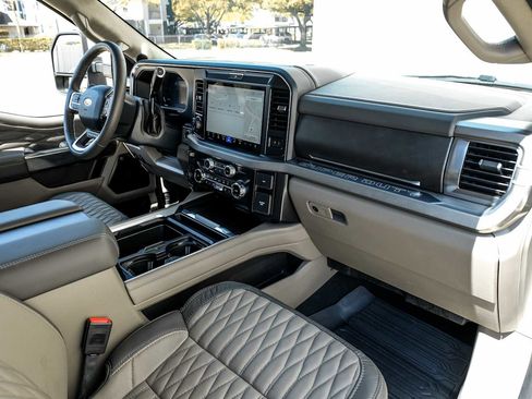 Used 2025 Ford F450 Platinum w/ Platinum Plus Package image 16