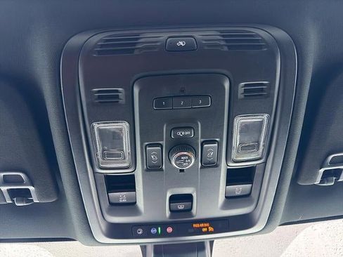 Used 2021 GMC Yukon XL Denali w/ Denali Premium Package image 37