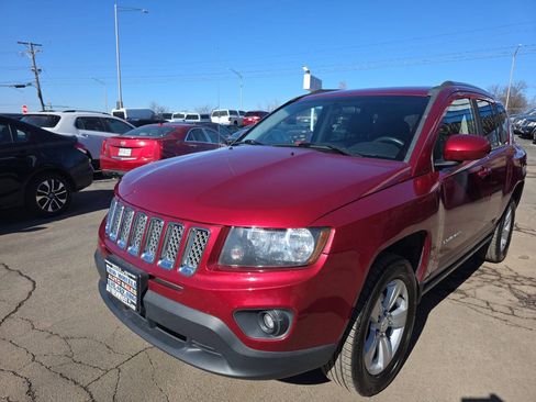 Used 2014 Jeep Compass Latitude FWD image 3