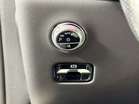 Used 2023 Mercedes-Benz GLC 300 w/ AMG Line image 10