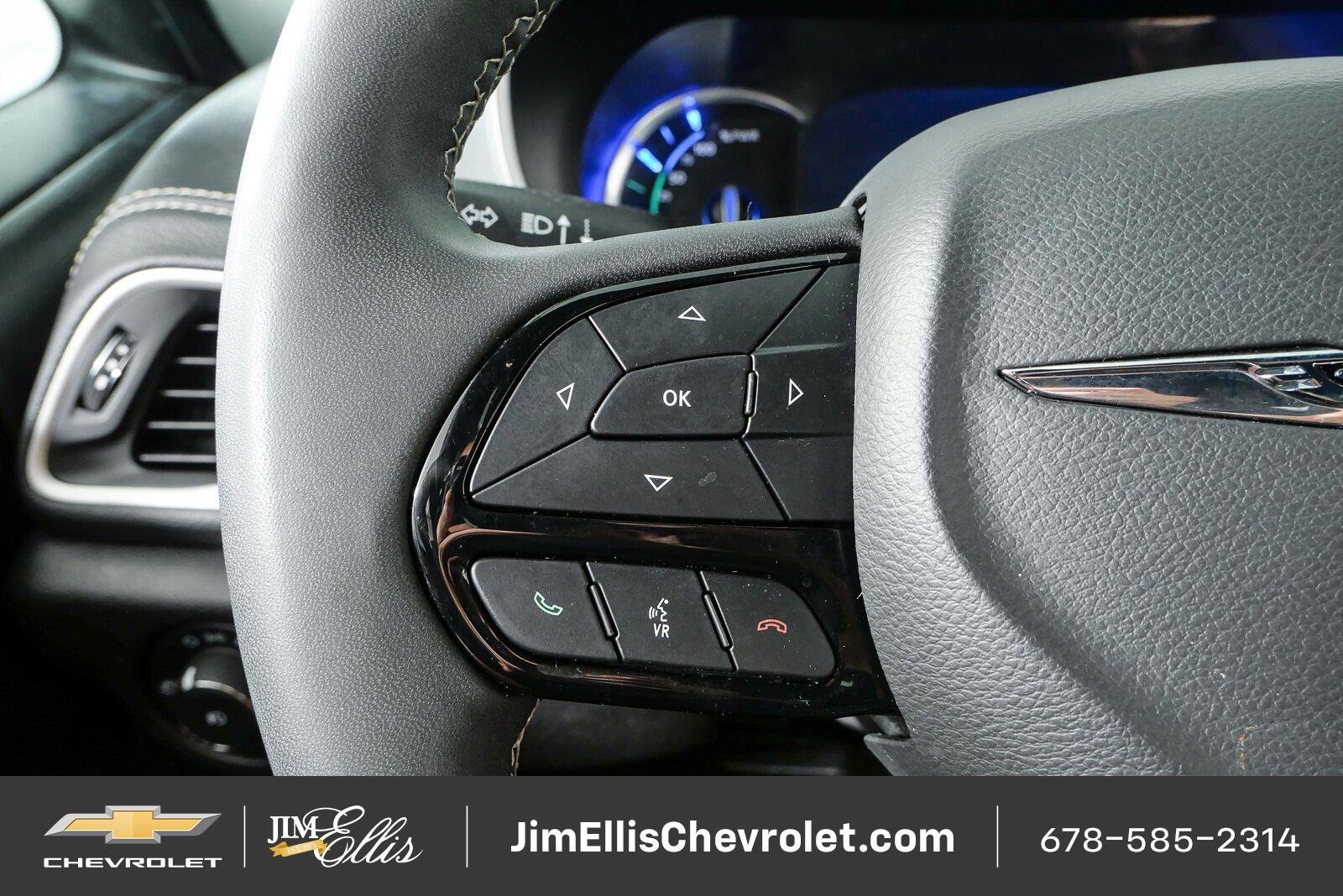 Used 2022 Chrysler Pacifica Touring-L w/ S Appearance Package FWD image 11