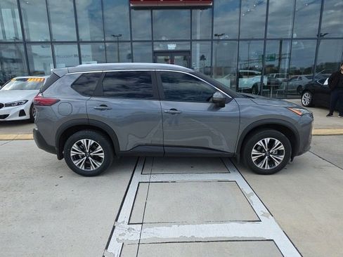 Used 2023 Nissan Rogue SV w/ SV Premium B Package image 3