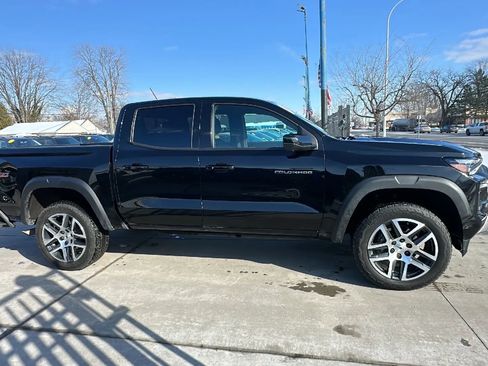 Used 2024 Chevrolet Colorado Z71 w/ Z71 Convenience Package 2 image 4