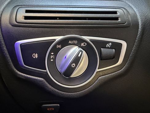 Used 2020 Mercedes-Benz GLC 350e 4MATIC image 33